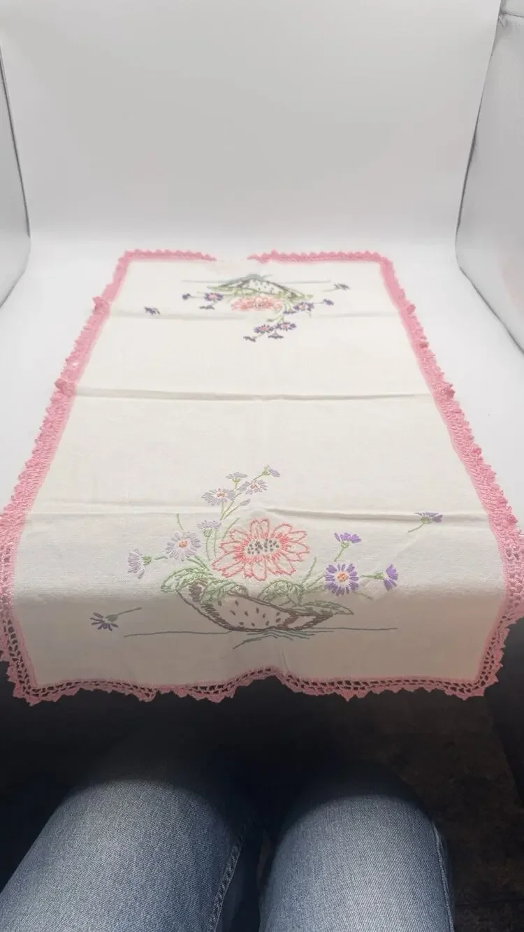 VTG White And Pink Hand Embroidered Linen Tablerunner With Lace Trim 29 X 15